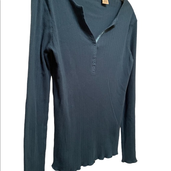 St. John’s Bay Long Sleeve Size Small - Picture 3 of 9